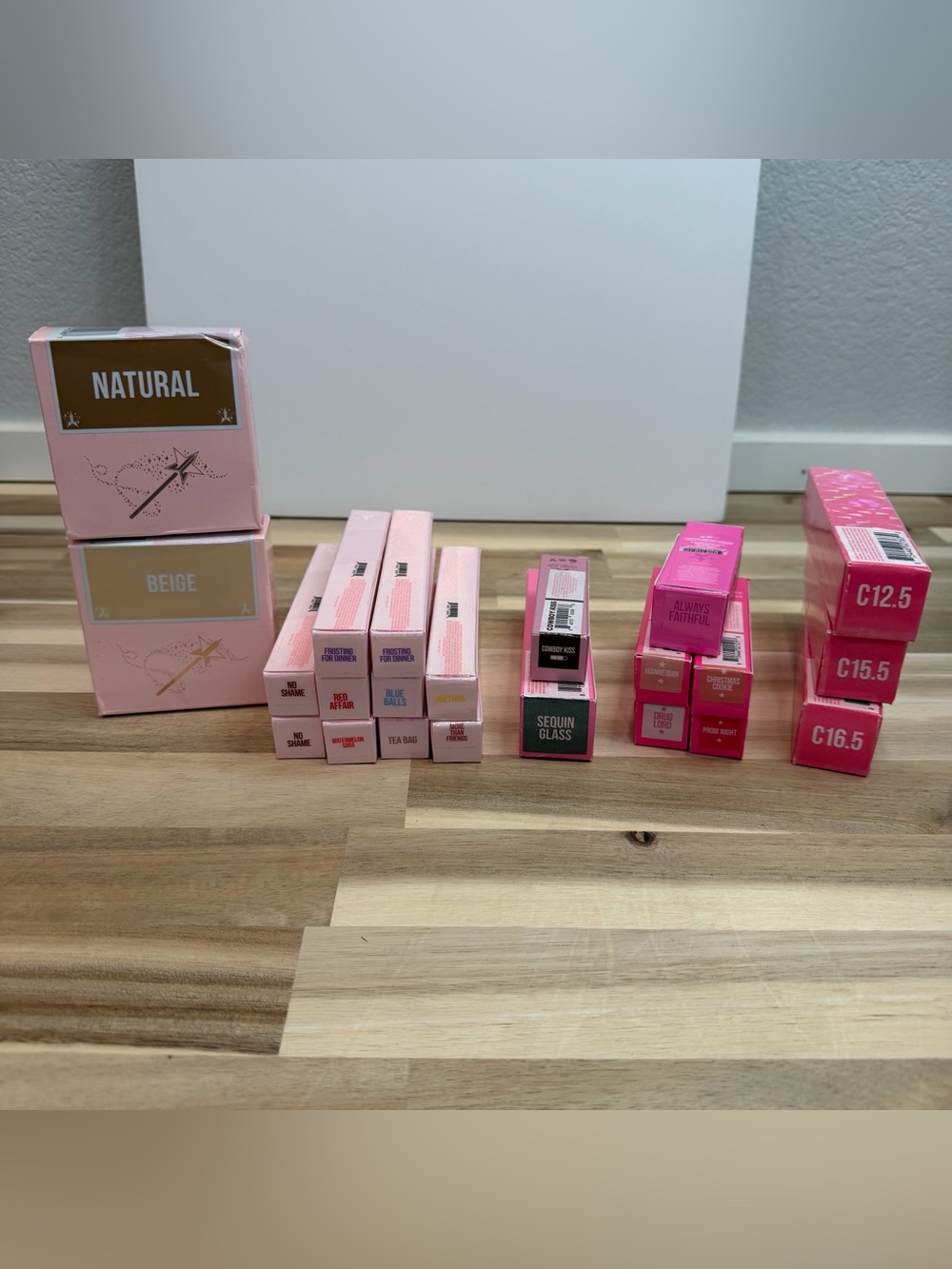 NIB Jeffree Star 22-Piece Powder, Concealer, Lipstick, and Gloss Bundle Lot